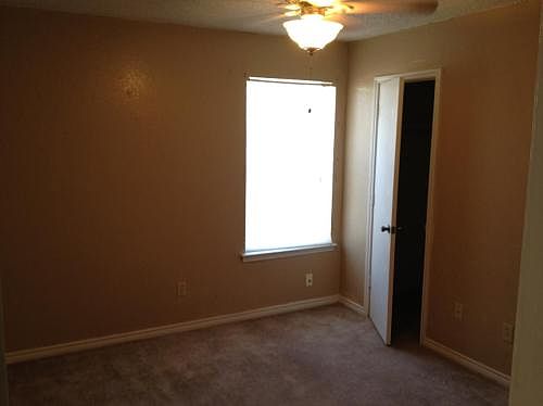 5th image of 313 Queens Ct S APT A