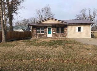 805 E Sims St, Centralia, MO 65240