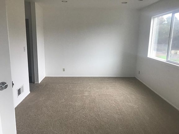 3rd image of 110 Mariner Green Dr