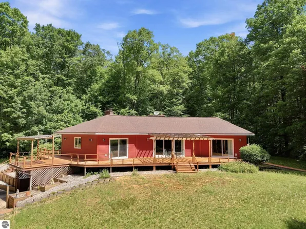 9940 N Vandermeulen Rd, Lake City, MI 49651