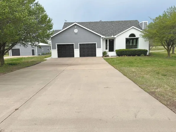235 N Tyler Rd, Wellington, KS 67152