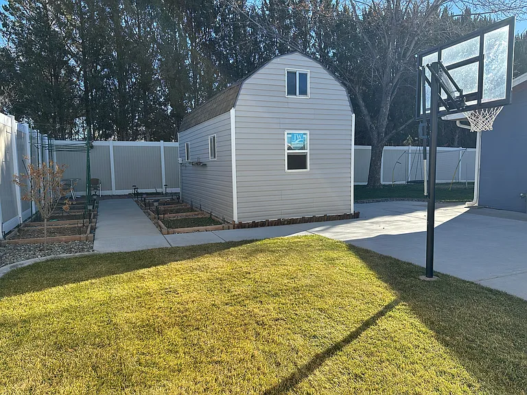 598 Stanford Way — Photo 8