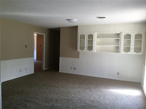 4th image of 1205 Hillside Dr