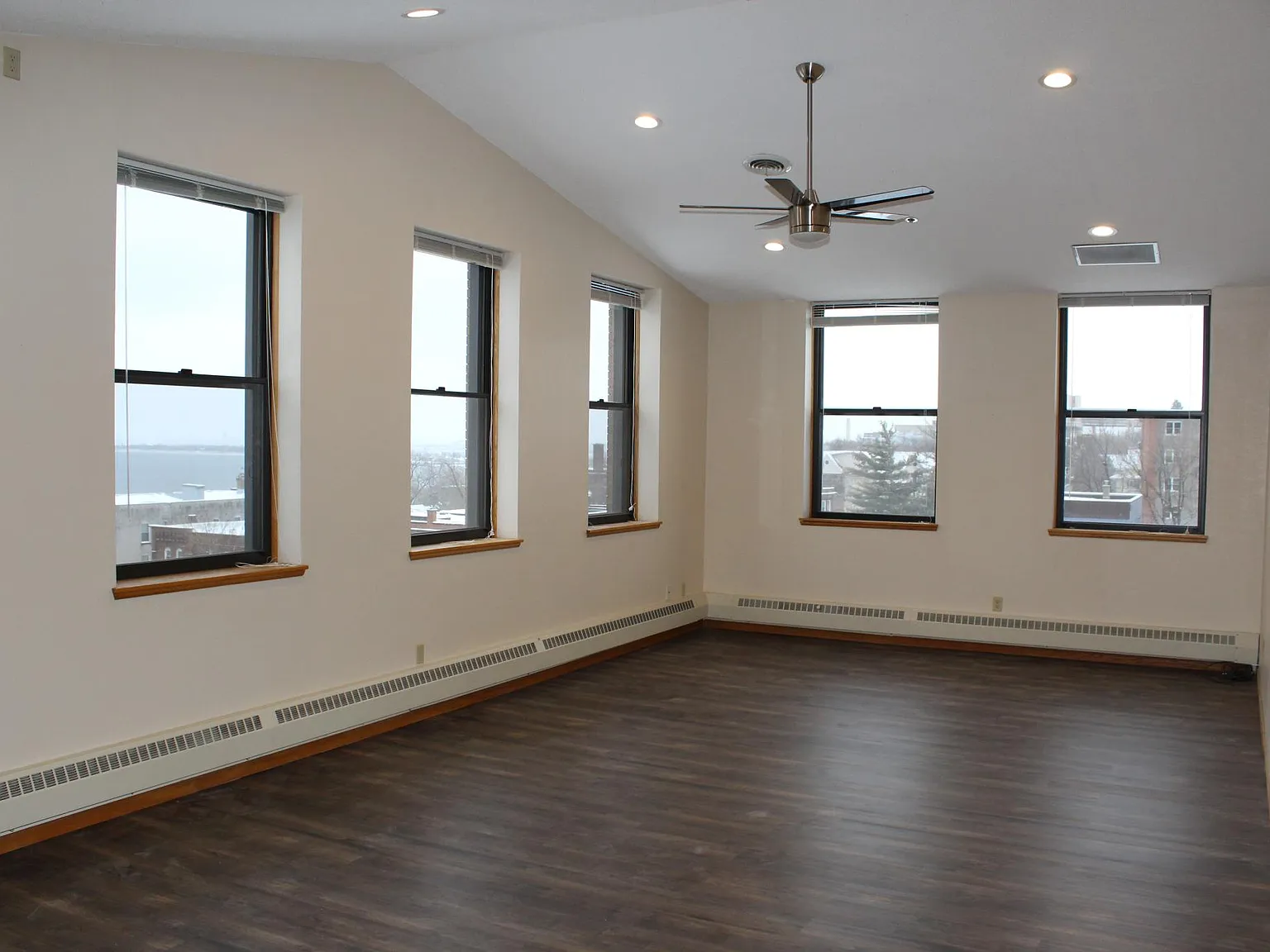 Jefferson Square Apartments — Photo 3