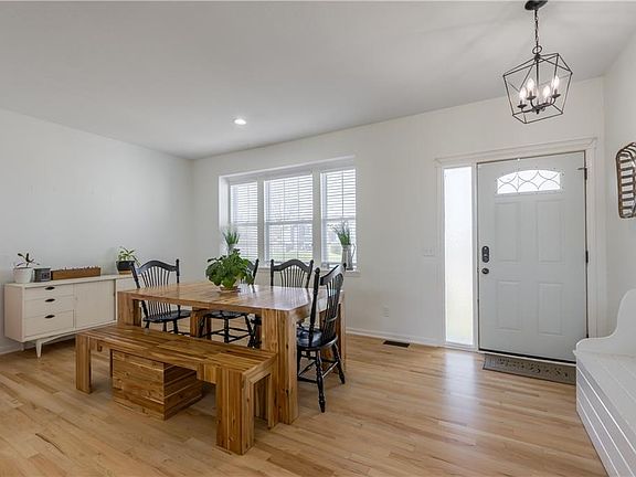 2nd image of 2632 NE Horseshoe Dr