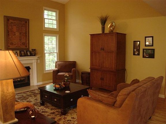 Family rooom with Fireplace and GasLogs