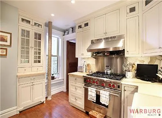 Sold by Warburg | media 5