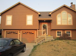 305 Apple Blossom Ln, Belton, MO 64012