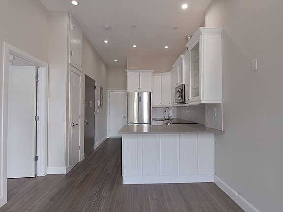 4th image of 25 W 89th St #5B