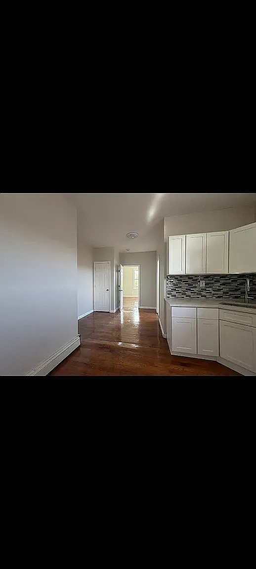 3 bed, 1000 sqft, $1,799 — Photo 2