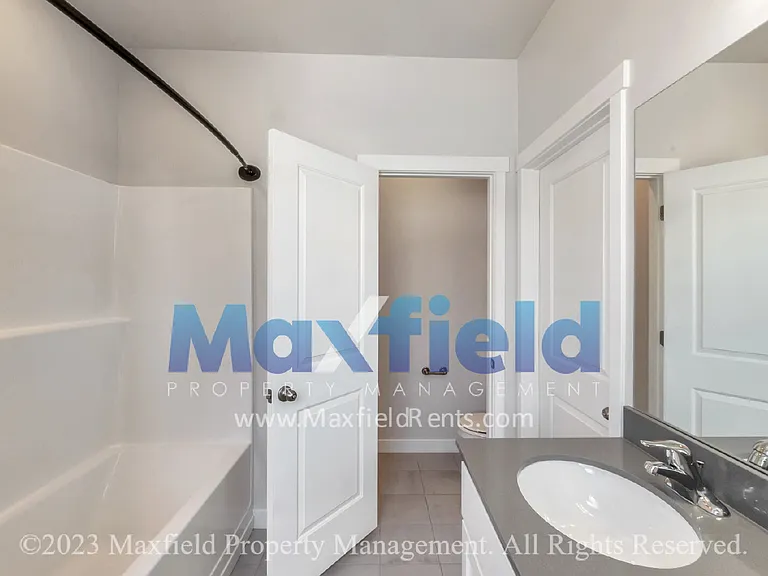 721 W Crystal Creek Rd — Photo 5
