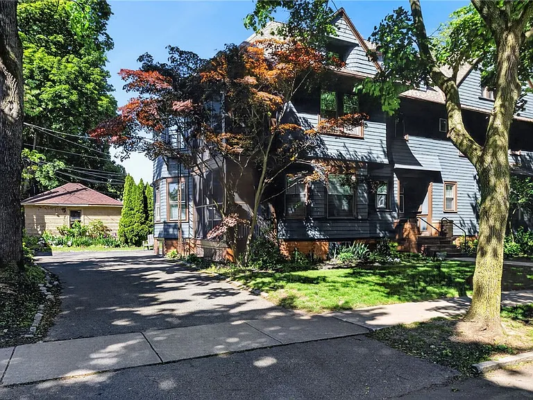 420 Harvard St #1 — Photo 3