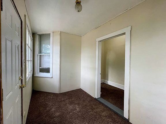 This entry hall could be a great desk area.