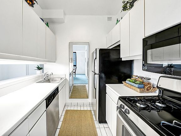 3rd image of 225 W 83rd St APT 20D