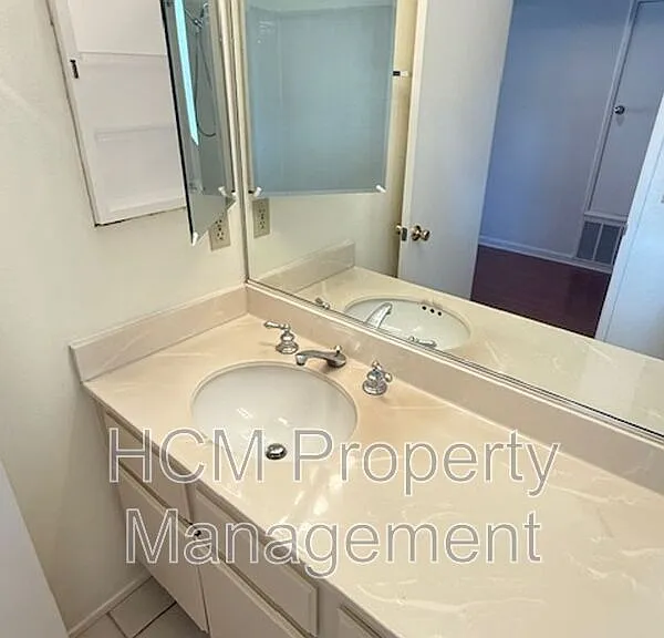 46 Almador — Photo 26