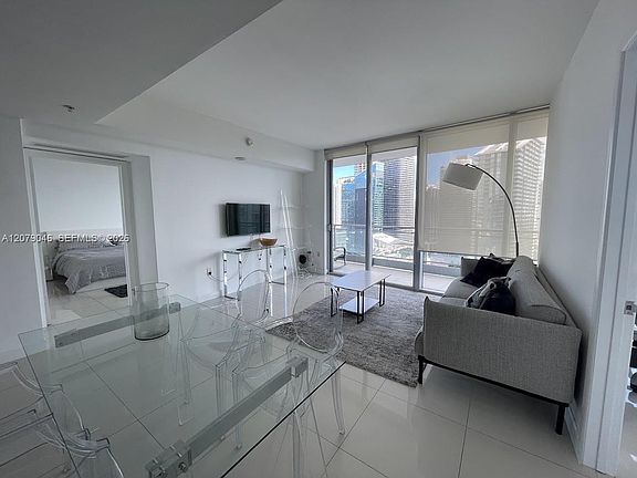 5th image of 92 SW 3rd St APT 3504