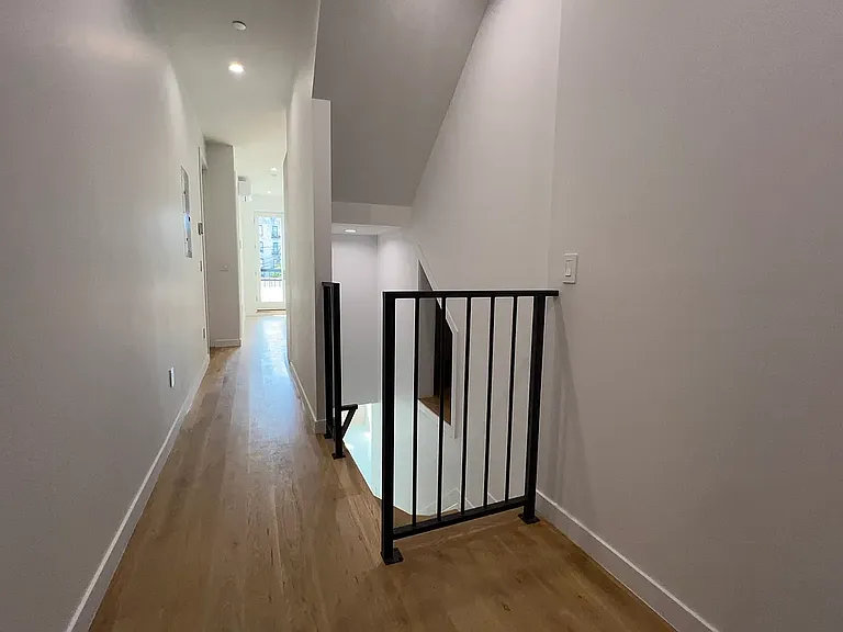 27-10 Crescent St #1F — Photo 11