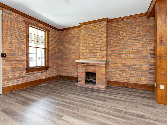3rd image of 279-281 E Beck St