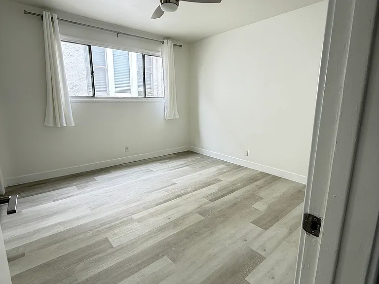 442 S Oakhurst Dr #4 — Photo 16