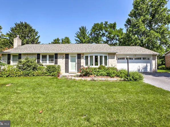 125 Bomberger Rd, Akron, PA 17501