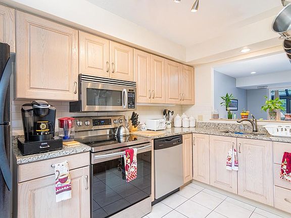 5th image of 118 Burkhall St Unit B
