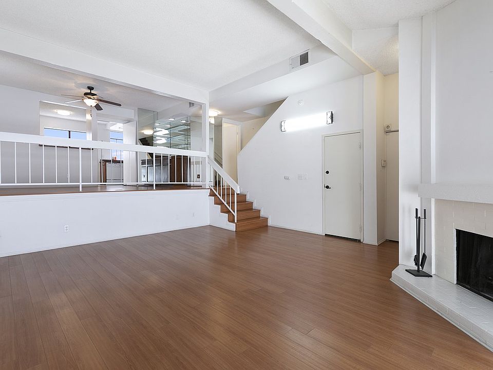 1st image of 18433 Hatteras St Unit 606
