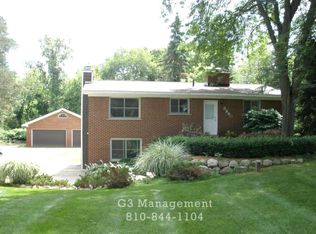 2880 Ridge Rd, White Lake, MI 48383
