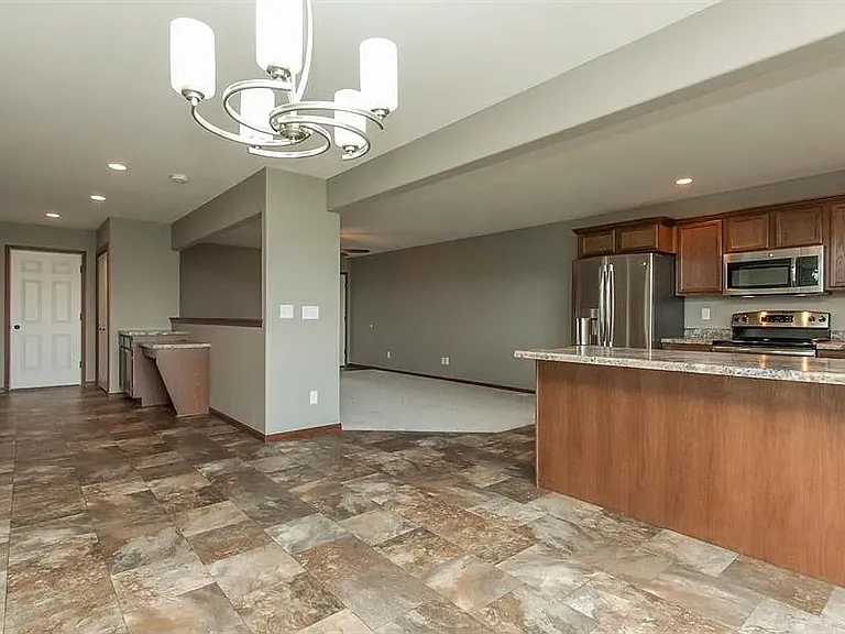3703 English Glen Ave — Photo 7