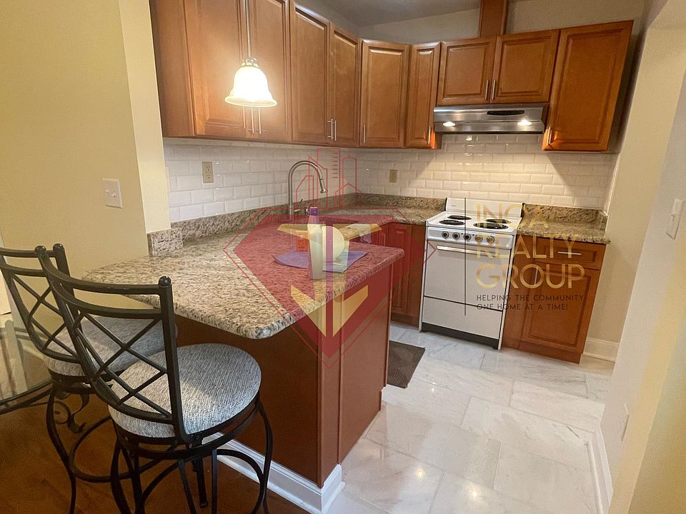 1st image of 31 Waverly St #2N