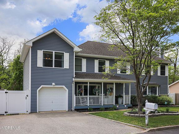 2nd image of 305 Jefferson Court
