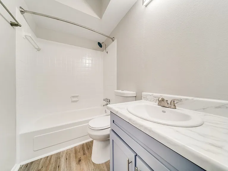 The Oaks Apartments At Medical Center — Photo 72