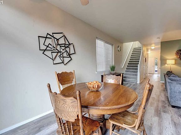 3rd image of 448 SE Heathcliff Ln