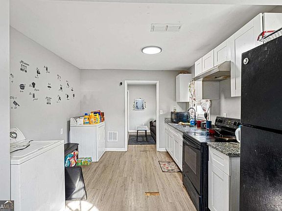 5th image of 1128 Fair St SW