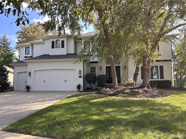 16253 Stearns St, Overland Park, KS 66221