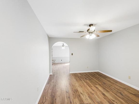 3rd image of 114 Wisteria Dr