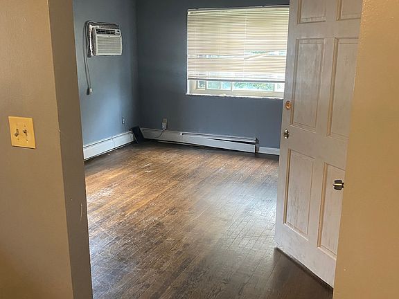 2nd image of 1578 Crest Hill Ave APT 3