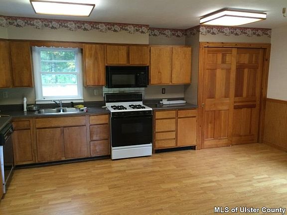 3rd image of 31 Meredith St