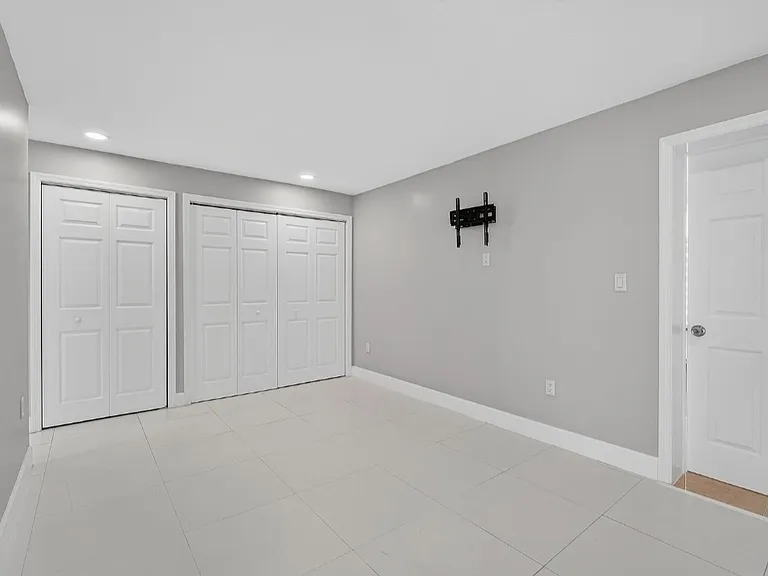 1501 SW 154th Ct — Photo 4