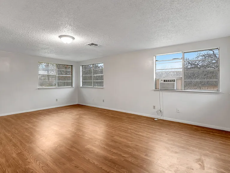 410 Shady Ln — Photo 16