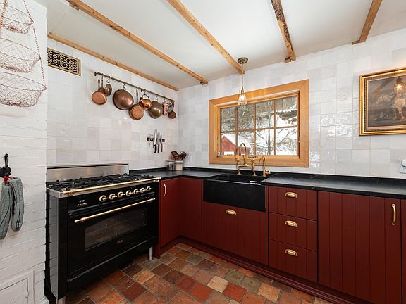 3rd image of 1528 Townshend Road