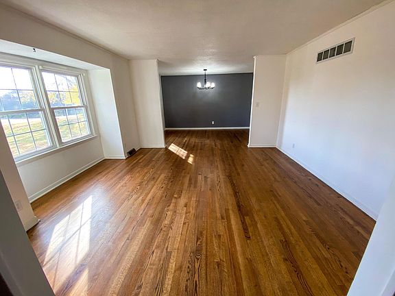 First family room space that opens into the dinint room. Lots of natural light.