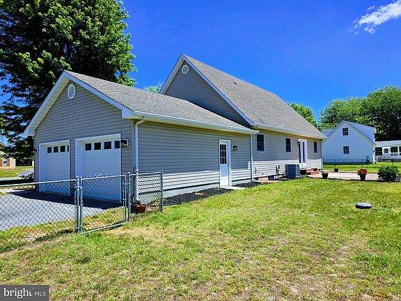 4th image of 34 John Andrews Dr