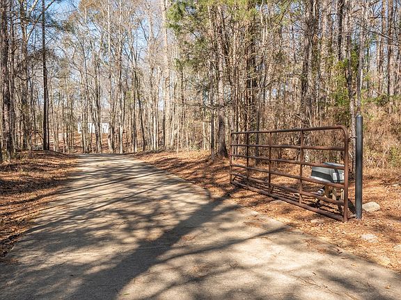 3rd image of 1652 Pierce Rd