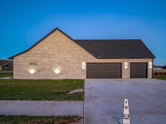 4th image of 132 W Lynn Court Dr