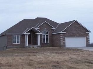 24515 S Persimmon Ln, Peculiar, MO 64078