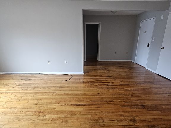 3rd image of 572 Whitney Ave #E3