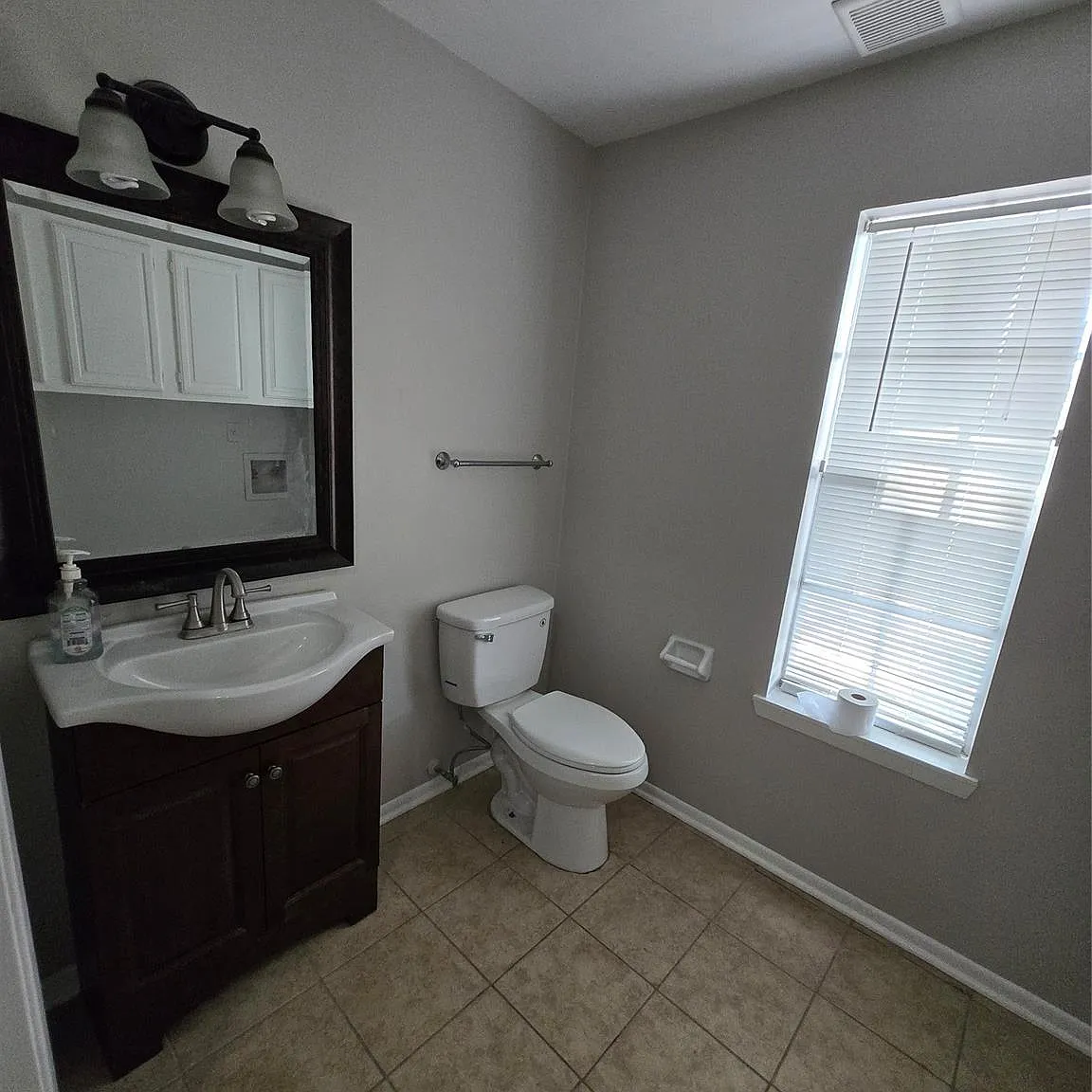 3 bed, 2.5 bath, 1443 sqft, $1,600 — Photo 3