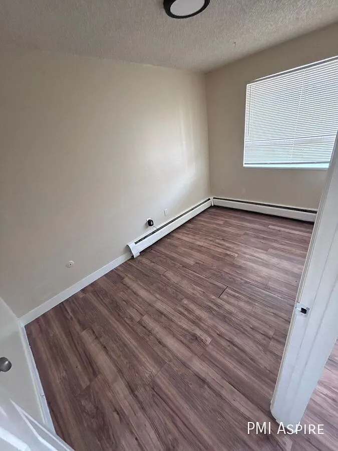 2 bed, 1.0 bath, 800 sqft, $1,200 — Photo 2