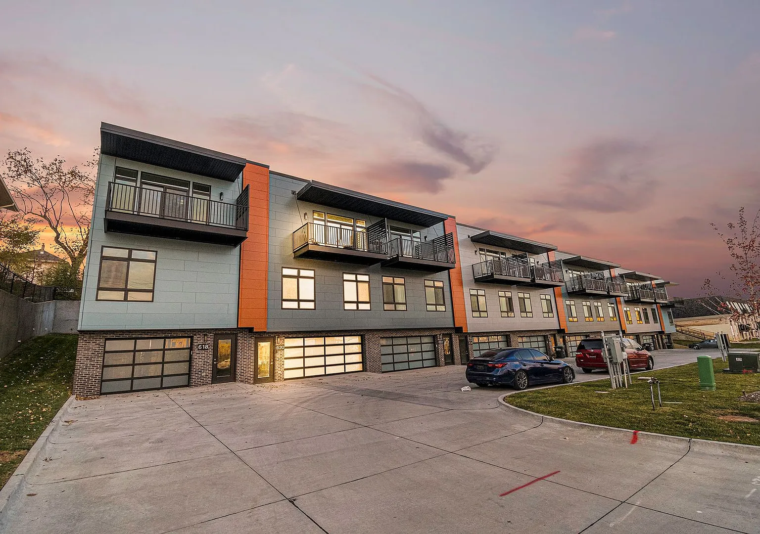 Luxury Living In Midtown - 3bed 2.5bath Townhome — Photo 1