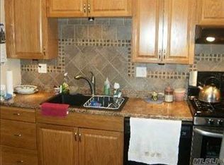 95-22 225th St, Jamaica, NY 11429